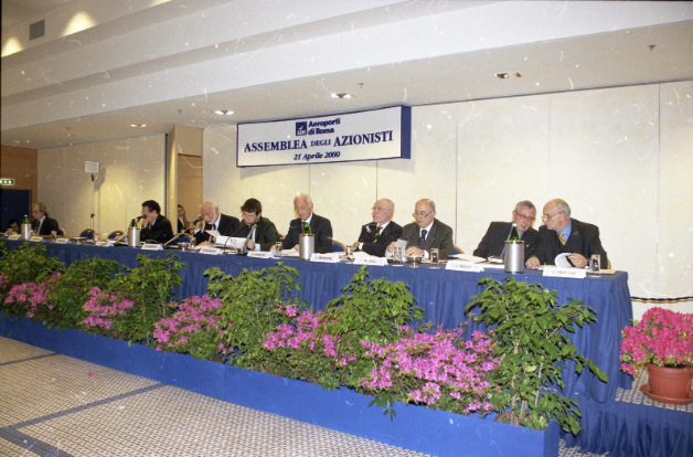 2000, shareholders' meeting